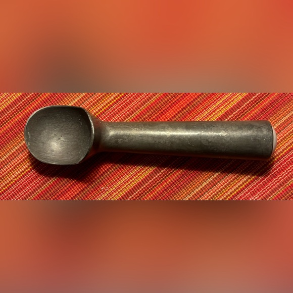 Pampered Chef Metal Ice Cream Scoop 7 1/4" Gray End ~ Liquid Filled - Picture 1 of 3